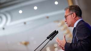 epa10283147 Deutsche Bundesbank President Joachim Nagel delivers a speech at a Forum Europe breakfast briefing in Madrid, Spain, 03 November 2022.  EPA/JAVIER LIZON