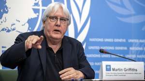 epa09957975 Martin Griffiths, Under-Secretary-General for Humanitarian Affairs and Emergency Relief Coordinator (OCHA), speaks about the recent mission to Kenya to highlight the humanitarian situation in the Horn of Africa, and other current humanitarian crises, during a press conference at the European headquarters of the United Nations in Geneva, Switzerland, 19 May 2022.  EPA/MARTIAL TREZZINI