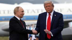 epa12303633 US President Donald Trump (R) and Russian President Vladimir Putin pose on the podium on the tarmac after they arrived to attend a meeting at Joint Base Elmendorf-Richardson in Anchorage, Alaska, USA, 15 August 2025.  EPA/GAVRIIL GRIGOROV/SPUTNIK/KREMLIN POOL / POOL MANDATORY CREDIT