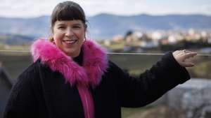 A artista plástica Joana Vasconcelos inaugura uma exposição com sete obras, entre as quais obras como "Pavillon de Vin" e "Coração Independente", na Quinta Quanta Terra em Favaios, 04 de março de 2022. PEDRO SARMENTO COSTA/LUSA