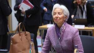 epa11953725 European Central Bank (ECB) President Christine Lagarde at the start of a Eurogroup finance ministers meeting in Brussels, Belgium, 10 March 2025.  EPA/OLIVIER HOSLET