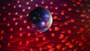 Pista de dança da discoteca Alexander's, que comemorou este ano o 36º aniversário e que devido à pandemia de covid-19 fechou as portas pela primeira vez na sua história, Santiago do Cacém, 03 de dezembro de 2020. O empresário espera poder aguentar os prejuízos até que seja possível reabrir o espaço, o seu investimento de toda a vida. (ACOMPANHA TEXTO DE 08 DE DEZEMBRO DE 2020). NUNO VEIGA/LUSA