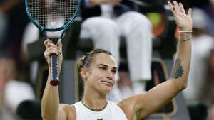 epa12216539 Aryna Sabalenka of Belarus celebrates winning her Women's Singles 3rd round match against Emma Raducanu of Britain at the Wimbledon Championships, Wimbledon, Britain, 04 July 2025.  EPA/TOLGA AKMEN  EDITORIAL USE ONLY