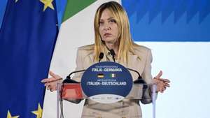 epa12675566 Italian Prime Minister Giorgia Meloni delivers a speech during the Italy-Germany Business Forum in Rome, Italy, 23 January 2026.  EPA/RICCARDO ANTIMIANI