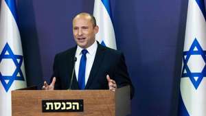 epa09237728 Leader of the Yemina party, Naftali Bennett, delivers a political statement in the Knesset (the Israeli Parliament), in Jerusalem, Israel, 30 May 2021. Naftali Bennett announced he will form a government with Yair Lapid to oust Prime Minister Benjamin Netanyahu.  EPA/YONATAN SINDEL / POOL