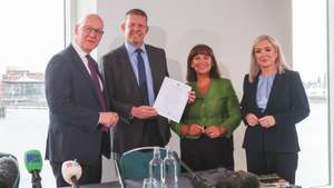 epa13238750 (L-R)  Leader of the Scottish National Party and First Minister of Scotland, John Swinney, Leader of Plaid Cymru and First Minister of Wales, Rhun ap Iorweth, Sinn Fein President Mary Lou McDonald and Sinn Fein Vice-President and First Minister for the North of Ireland Michelle O'Neill hold up a signed document following a meeting between leaders of nationalist parties in Cardiff, Wales, Britain, 14 September 2026. Leaders of nationalist parties from Scotland, Wales and Northern Ireland are meeting to strengthen the co-operation of the three countries and build towards constitutional change and signed an 'independence pact'.  EPA/JON ROWLEY