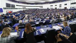 epa10250260 Members of the European Parliament during a voting session at the European Parliament in Strasbourg, France, 18 October 2022. The session runs from 17 till 20 October.  EPA/JULIEN WARNAND