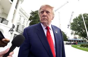 epa13294910 US President Donald Trump speaks to reporters before departing from the South Lawn of the White House in Washington, DC, USA, 10 October 2026. Trump is traveling to Clarksville, Tennessee, to attend a campaign rally in support of Republican candidates running in the November elections.  EPA/RON SACHS / POOL