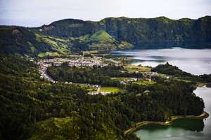 Vista da freguesia das Sete Cidades, ilha de São Miguel, 8 de outubro de 2016. O arquipélago com nove ilhas situado no Oceano Atlântico conta com 228.160 eleitores que vão escolher os 57 deputados do parlamento açoriano nas eleições legislativas regionais que se realizam a 16 de outubro. (ACOMPANHA TEXTO DO DIA 14 DE OUTUBRO DE 2016) MÁRIO CRUZ/LUSA