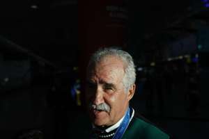 O treinador da seleção nacional de futebol de praia, Mário Narciso, à chegada ao Aeroporto Humberto Delgado, em Lisboa, 03 de dezembro de 2019. A equipa portuguesa sagrou-se neste domingo campeã do mundo da modalidade no Paraguai, ao bater na final a Itália por 6-4. Este foi o terceiro título mundial conquistado pela seleção nacional, depois das taças ganhas em 2001 e 2015. ANTÓNIO PEDRO SANTOS/LUSA