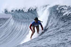 epa11504980 Teresa Bonvalot of Portugal in action during the Women first round of the Surfing competitions in the Paris 2024 Olympic Games, in Teahupo'o, Tahiti, 28 July 2024.  EPA/FAZRY ISMAIL