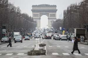epaselect epa09691193 Pedestrians walk near The Arc de Triomphe in Paris, France, 17 January 2022. National Assembly on 16 January 2022 gave final approval to a bill creating a coronavirus vaccine passport that would put further pressure on unvaccinated people. The bill was passed in a 215-58 vote, concluding two weeks of intense parliamentary process and several days of voting in the Assembly and in the Senate.  EPA/MOHAMMED BADRA