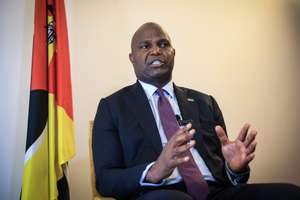 O Presidente de Moçambique, Daniel Chapo, durante entrevisa à Agencia Lusa, Porto, 8 de dezembro de 2025. (ACOMPANHA TEXTO DA LUSA).  JOSÉ COELHO/LUSA