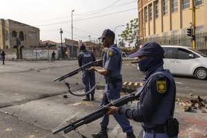 epa12366839 Members of the SAPS (South African Police Services) prepare to shoot rubber bullets and tear gas at community members from the Westbury area during a protest demanding that their water supply be restored, in Johannesburg, South Africa, 10 September 2025. Following two weeks without water, Westbury residents have taken to the streets to try to get their water supply switched on after a number of issues have plagued the city's water supply. Significant water infrastructure issues in the city have resulted from years of mismanagement by the ruling ANC (African National Congress) and have led to the situation in this area and others in the country's biggest city.  EPA/Kim Ludbrook