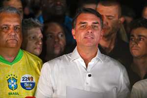 epa13332047 Brazilian presidential candidate Flavio Bolsonaro  delivers a speech after the presidential runoff election in Brasilia, Brazil, 25 October 2026. Brazilian President Luiz Inacio Lula da Silva won the runoff against Bolsonaro, according to the Superior Electoral Court (TSE).  EPA/ANDRE BORGES
