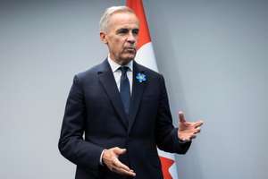 epa13244205 Canada's Prime Minister Mark Carney speaks during a meeting with Britain's Prime Minister Andy Burnham (not pictured) ahead of the Everton v Wolverhampton Wanderers English League Cup football match at Hill Dickson Stadium in Liverpool, Britain, 16 September 2026.  EPA/ANTHONY DEVLIN / POOL