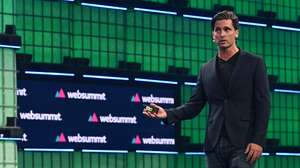 Vasco Pedro, CEO da Unbabel, na demonstração do Halo na Web Summit 2023