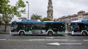 Autocarros da STCP na rua dos clérigos