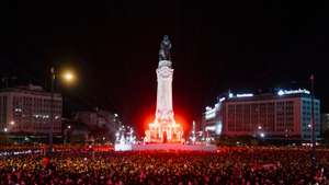 Adeptos do Sport Lisboa e Benfica festejam o 38º titulo na rotunda do Marquês de Pombal, em Lisboa. Lisboa, 27 de maio 2023 ANDRÉ DIAS NOBRE / OBSERVADOR