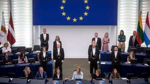 PARLAMENTO EUROPEU (PE): Estado da União: Primeira-ministra finlandesa, Sanna Marin, partilha a sua opinião sobre a situação atual e o futuro da Europa. Após o discurso da primeira-ministra finlandesa, seguiu-se a intervenção dos líderes dos grupos políticos do Parlamento Europeu, entre eles Paulo Rangel. Após a sessão plenária, a presidente do PE, Roberta Metsola e Sanna Marin, deram uma conferência de imprensa conjunta à comunicação social. Este foi o sexto debate de "Isto é Europa" no Parlamento Europeu. 13 de Setembro de 2022 Parlamento Europeu, Estrasburgo TOMÁS SILVA/OBSERVADOR