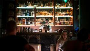 Reportagem no Bar “Red Frog”, que foi eleito um dos 50 melhores bares do mundo. Este bar é conhecido pelos seus cocktails. Lisboa, 15 de Setembro de 2022. FILIPE AMORIM/OBSERVADOR
