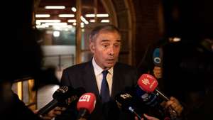 Concelho Nacional do PSD (Partido Social Democrata). José Silvano, Secretário-Geral do PSD, fala à imprensa sobre disputa entre Rui Rio, atual presidente do partido e Paulo Rangel, candidato à liderança do partido, à porta do Centro de Congressos de Aveiro. Centro de Congressos em Aveiro. 6 de Novembro de 2021 TOMÁS SILVA/OBSERVADOR