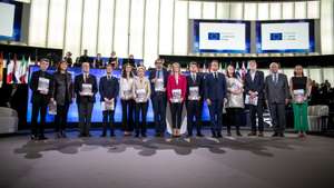 Encerramento da COFOE (Conferência sobre o Futuro da Europa/Conference on the Future of Europe) em Estrasburgo, no edifício do Parlamento Europeu: Para além dos vários cidadãos de toda a Europa que mais uma vez se juntaram, também António Costa, Primeiro Ministro de Portugal, marcou a sua presença no encerramento da COFOE, assim como Emmanuel Macron, Presidente de França; Ursula van der Leyen, Presidente da Comissão Europeia; Roberta Metsola, Presidente do Parlamento Europeu; e Guy Verhofstadt, membro do Parlamento Europeu, antigo primeiro-ministro da Bélgica e co-Presidente da COFOE. 9 de Maio de 2022 Estrasburgo, França TOMÁS SILVA/OBSERVADOR