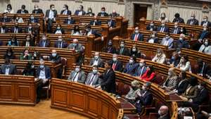 Primeiro dia dos deputados da XV Legislatura na Assembleia da República. Leitura do Relatório da Comissão Eventual de Verificação de Poderes dos Deputados Eleitos e Eleição do presidente da Assembleia da República. Eurico Brilhante Dias, líder da bancada do PS Lisboa, 29 de Março de 2022. FILIPE AMORIM/OBSERVADOR