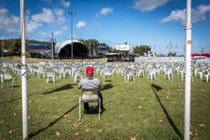 FESTIVAL DO AVANTE 2022: Terceiro e último dia do festival do Avante. Contou com vários debates, tanto da joventude comunista, como de militantes e apoiantes do PCP (Partido Comunista Português), que se deslocaram mais um ano até à Quinta da Atalaia, no Seixal. A guerra na Ucrânia é um assunto incontornavel nestes debates, expecialmente por haver opiniões diferentes face à resposta do partido a toda esta situação. 4 de Setembro de 2022 Quinta da Atalaia, Seixal TOMÁS SILVA/OBSERVADOR