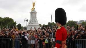 The Nation Mourns The Death Of Queen Elizabeth II - Saturday