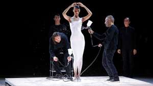 Coperni : Runway - Paris Fashion Week - Womenswear Spring/Summer 2023