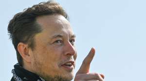 Elon Musk visita fábrica da Tesla na Alemanha