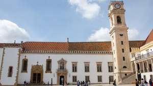 Autores de ocupação de edifício em Coimbra repudiam atos da Universidade