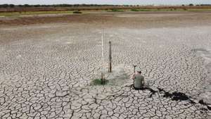 O estudo alerta para o facto de o nível da água do lago baixar 19 centímetros por ano