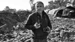 O fotojornalista Tom Stoddart fotografado na Sérvia, em 2015
