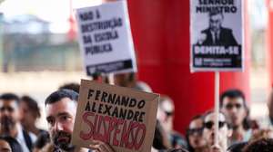 Manifestação nacional contra o "caos nos Exames Nacionais"