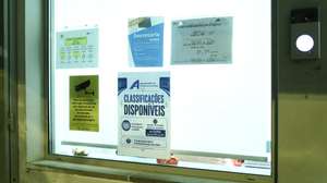 Flyers em protesto contra atrasos na divulgação das notas dos exames nacionais