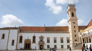 Autores de ocupação de edifício em Coimbra repudiam atos da Universidade