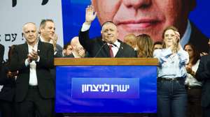 Festa do Yashar! com Gadi Eisenkot no quartel-general. Noite eleitoral das eleições legislativas em Israel. Telavive, 27 de outubro de 2026