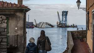 Há 10 anos, o navio Costa Concordia afundou ao largo da costa italiana, tendo resultado na morte de 32 pessoas -- 27 passageiros, cinco membros da tripulação e um elemento da equipa de socorro