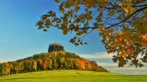 Saechsische Schweiz, Blick zum  Zirkelstein im Herbst