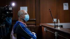 O ex-banqueiro João Rendeiro na sala de tribunal em Verulam, Durban, África do Sul onde foi presente ao juiz. 17 de dezembro de 2021. João Rendeiro foi preso no sábado, num hotel em Durban, na província sul-africana do KwaZulu-Natal, numa operação que resultou da cooperação entre as polícias portuguesa, angolana e sul-africana. JOÃO PORFÍRIO/OBSERVADOR