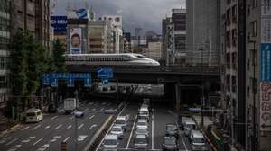 Comboio de alta velocidade em Tokyo, Japão