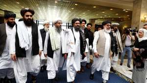 Representantes do governo talibã, liderados por Mullah Abdul Ghani, em conversações com Rússia. Moscovo, 28 de maio de 2021