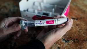 CARLSBAD, CA-NOV 30TH: Rachel Graham holds a Mounjaro injectible pen at her home in Carlsbad, CA on Wednesday, November 30, 2022. Graham has battled excess weight for years, cycling through trendy diets, various drugs, and even bariatric surgery. she started a new medication, Mounjaro, and now is 30 pounds lighter(Photo by Sandy Huffaker for The Washington Post via Getty Images)