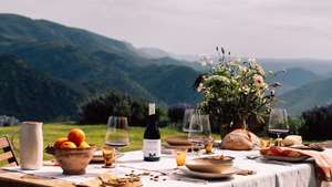Mesa com vinho Duorum