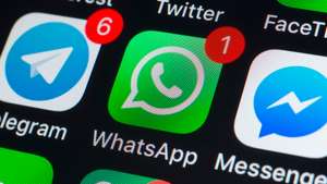 Whatsapp, Messenger, Telegram and other phone chat Apps on iPhone screen