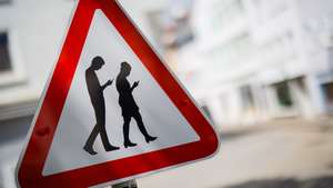 TOPSHOT-GERMANY-CAUTION-SIGN-SMARTPHONE-ZOMBIE-SMOMBIE