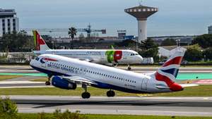 Aeroporto Humberto Delgado sobrelotado