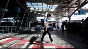 Portugal starts to receive British tourists